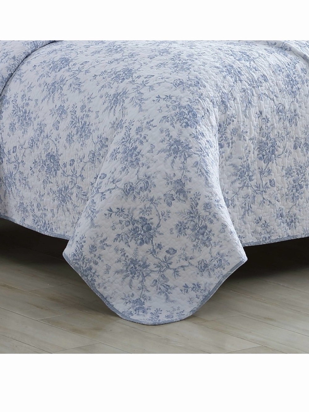 Laura Ashley Full/Queen Quilt Set, Reversible Cotton Bedding with Matching Shams - Picture 5 of 5